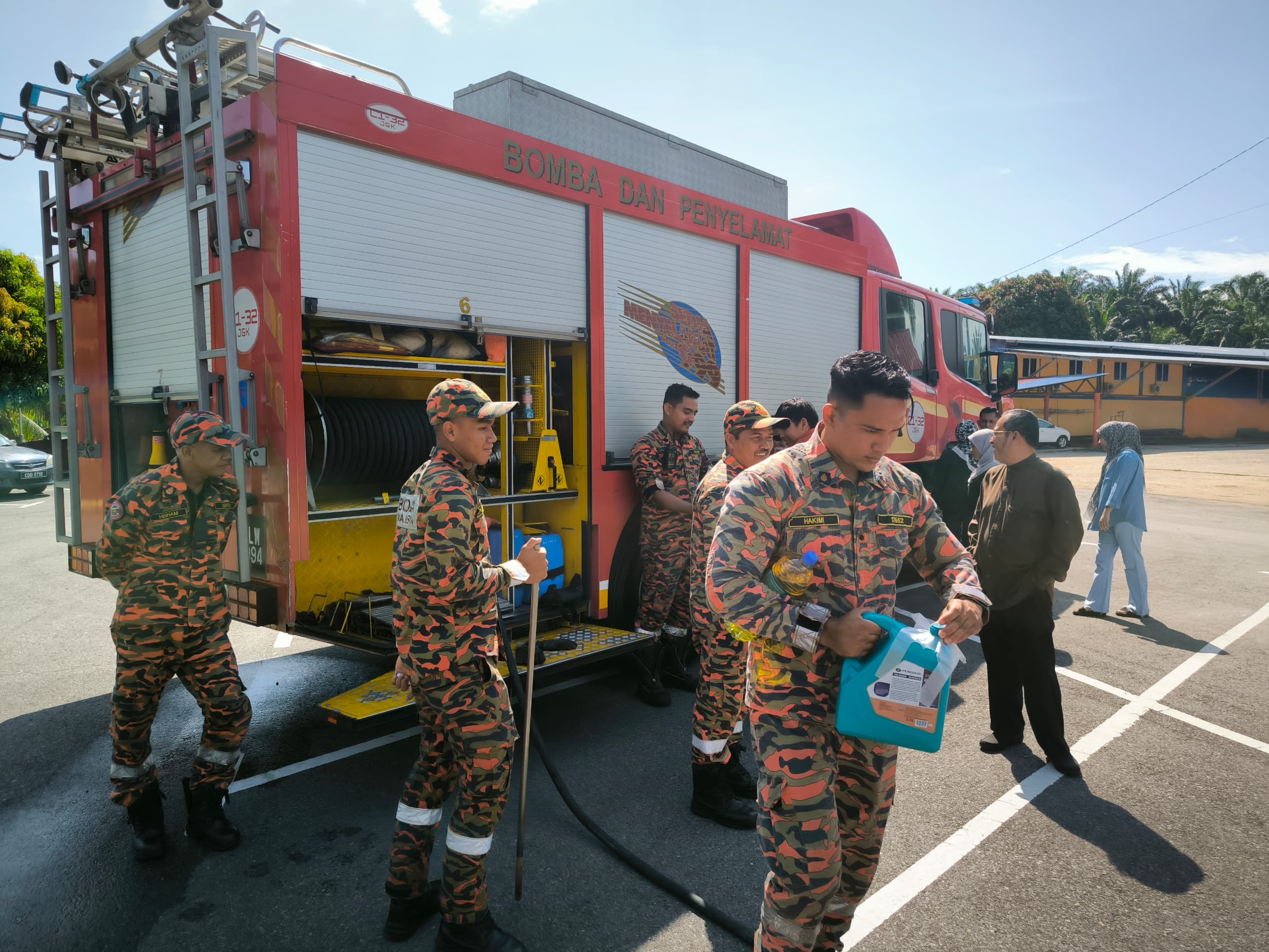 Latihan praktikal bersama Bomba dan Penyelamat