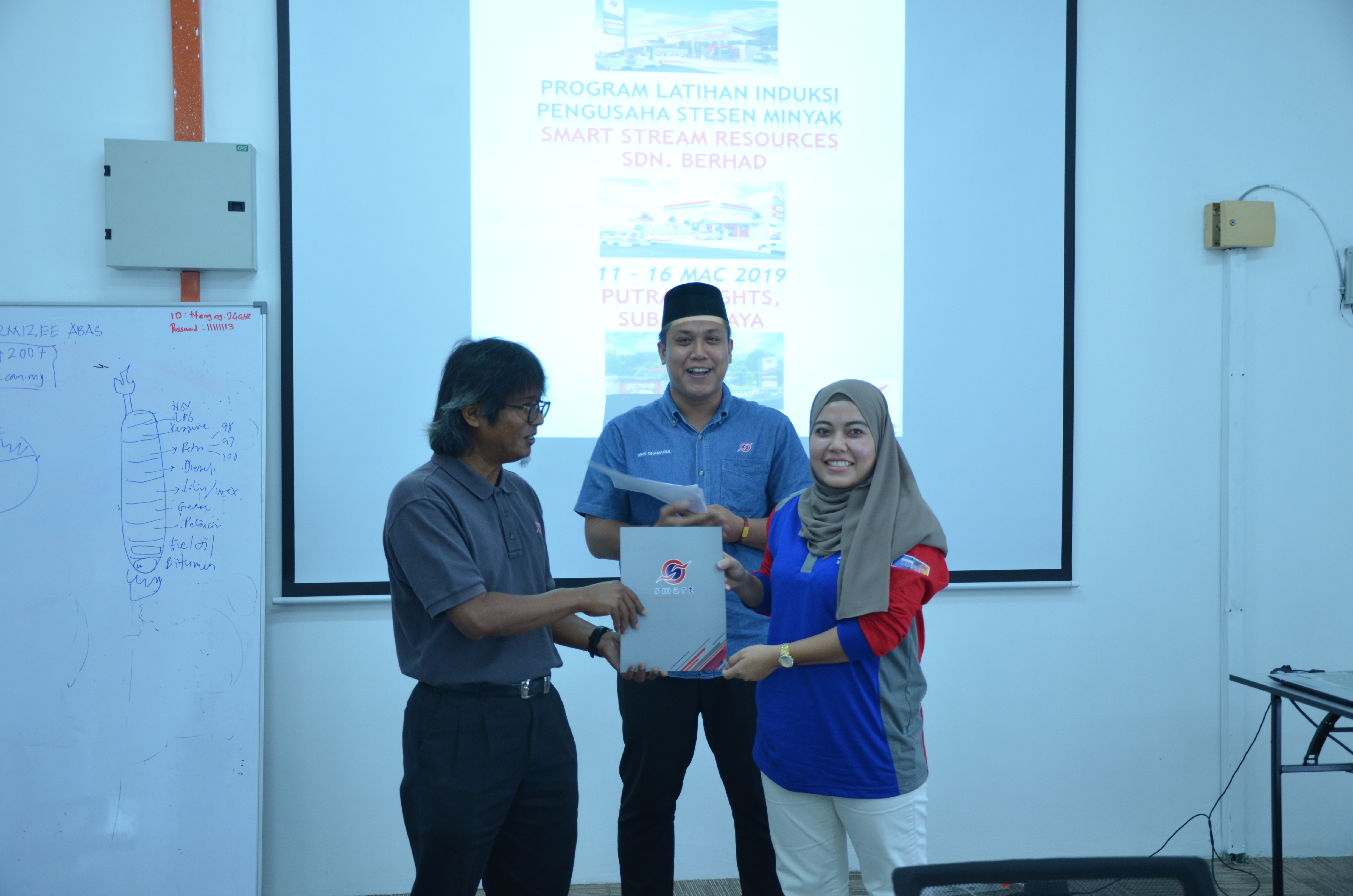 Sesi kursus dan latihan pengusaha stesen SMART